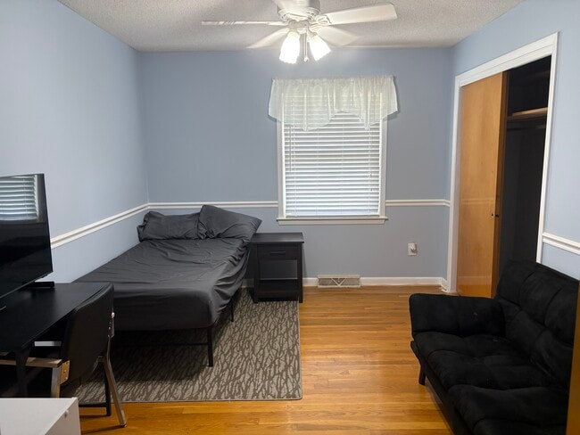 Photo - 6011 Wedgewood Dr