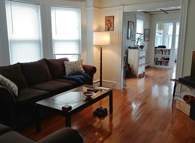 Photo - 547 Broadway Unidad 2
