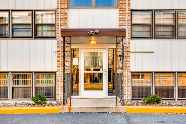 Building Photo - Humboldt Square Rental