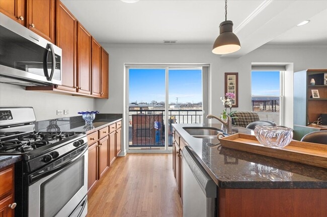 Photo - 3741 N Milwaukee Ave Townhome