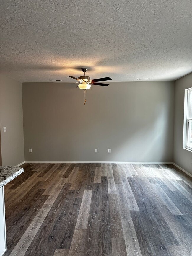 Photo - Fenced 3 bedroom home-Westbury Gardens!