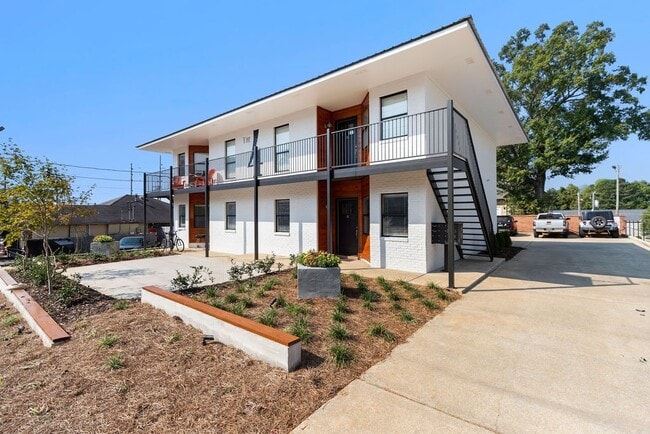 Building Photo - 123 N Donahue Dr
