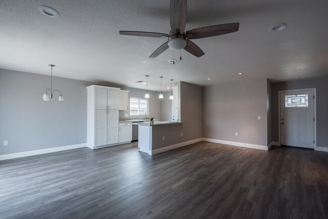 Photo - 569 Argonaut St