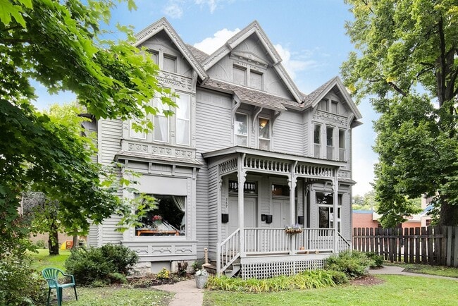 Building Photo - 365-367 Smith Ave N Unit 365 Upper