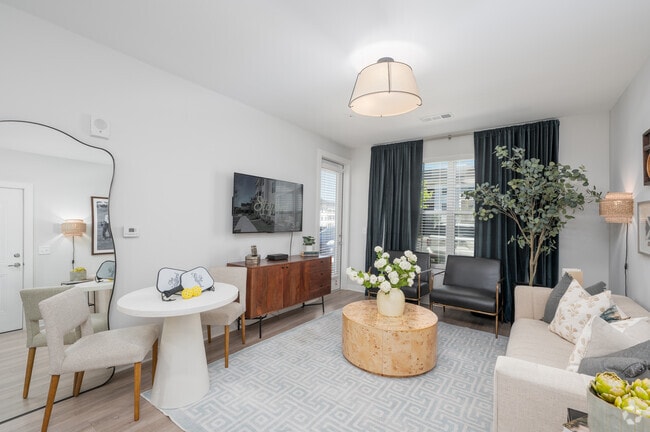 A1 1BR, 1BA - 725SF - Living Room