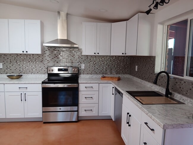 Photo - 3920 E Poe St