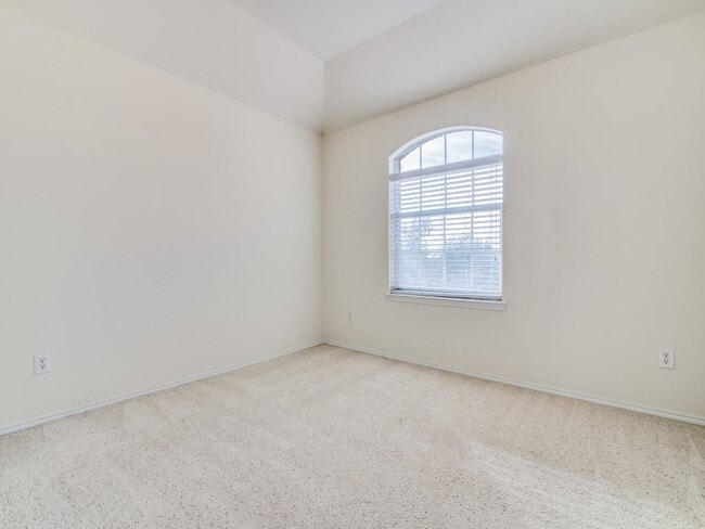 Photo - 320 Cookston Ln