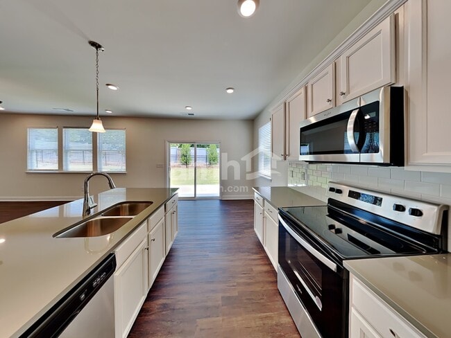 Photo - 889 Carnaby Ln