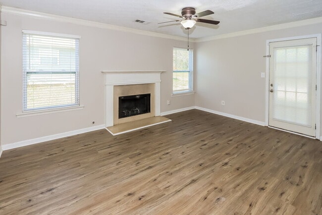 Photo - 843 Shoals Ct