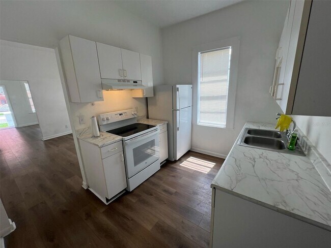 Photo - 1936 W Cherry St