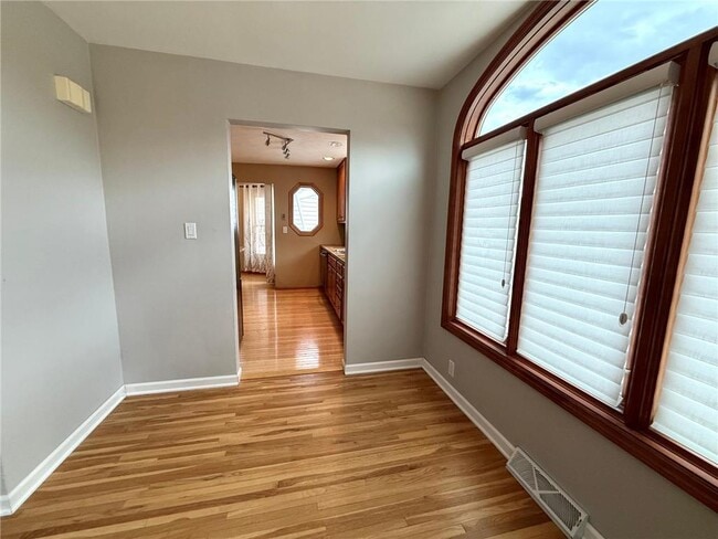 Photo - 225 Sunrise Blvd