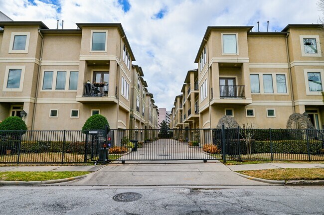 Photo - 6818 Staffordshire Blvd