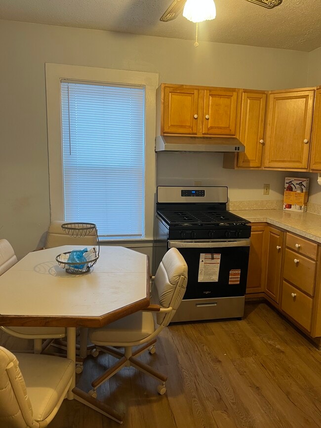 Building Photo - 55 Laurel St Unit 55 Laurel Street