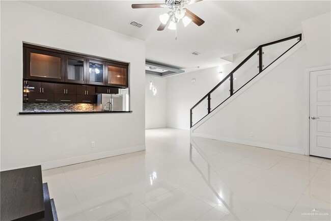 Photo - 16 L S Rd Unit 2