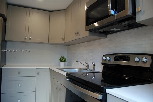 2140 SW 25th St Unit 2140