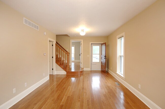 Photo - 843 Cherry St SE