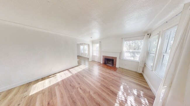 Building Photo - Fresh 3BR/2BA • Pet Friendly • Garage • Mo... Rental