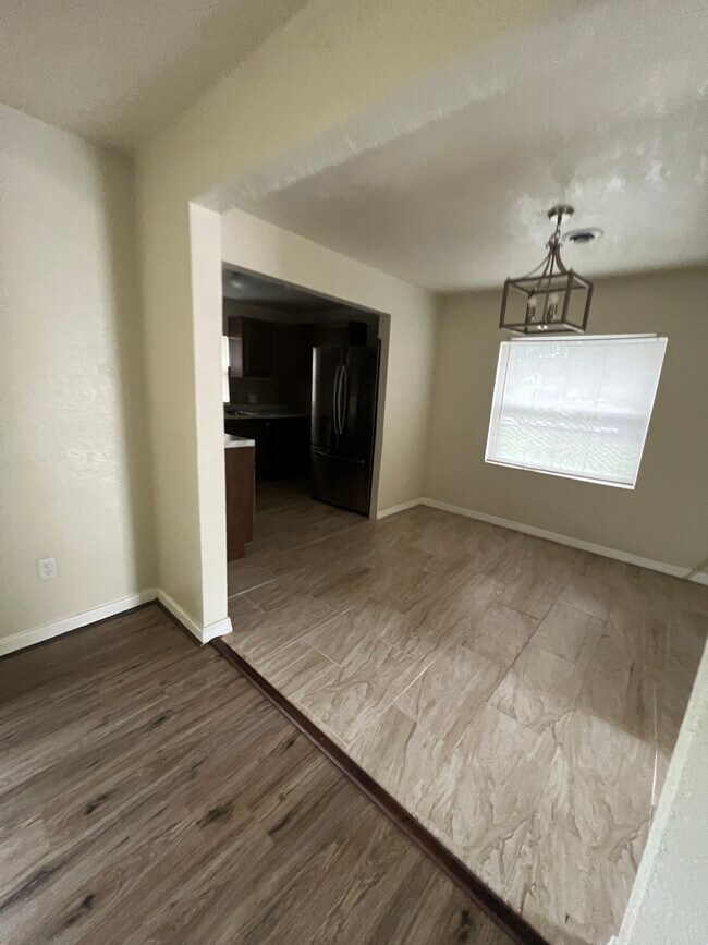 Photo - 505 Sears Ave NE