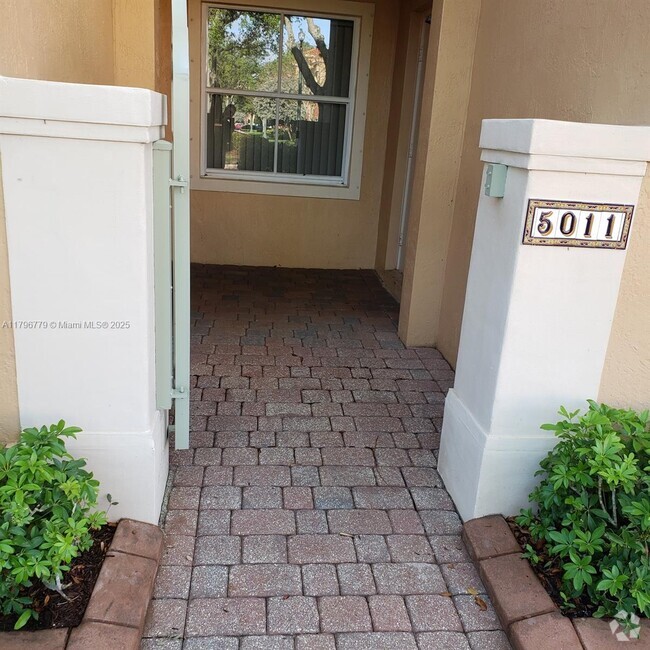 Building Photo - 5011 Leeward Ln Rental