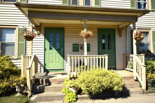 Photo - 28 Drive Way Unit 2-L