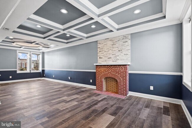 Photo - 405 Lyndhurst St