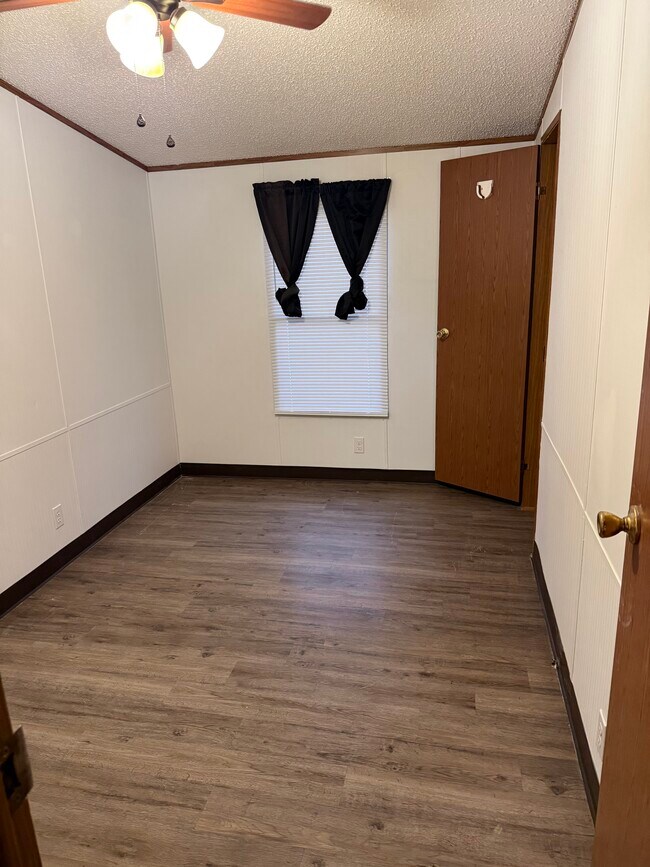 Photo - 2058 Krist Ln