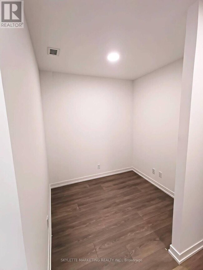 Photo - 8 Beverley Glen Blvd Unité D-321