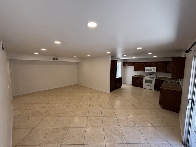 388 Hilltop Dr