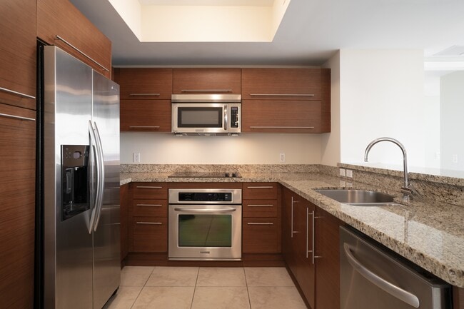 Building Photo - 2641 N Flamingo Rd Rental