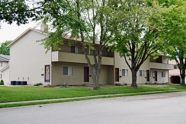 823 North Cherry Street - 200-210 W Wesley Dr