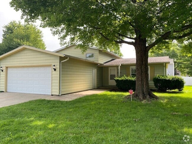 Building Photo - Beautiful 3 bedroom/2 bath home in South W...