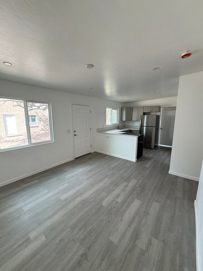 Photo - 1119 E Adams St