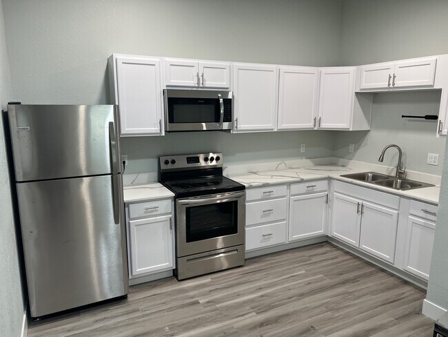 Photo - 1546 E 29th Ave Unidad 3