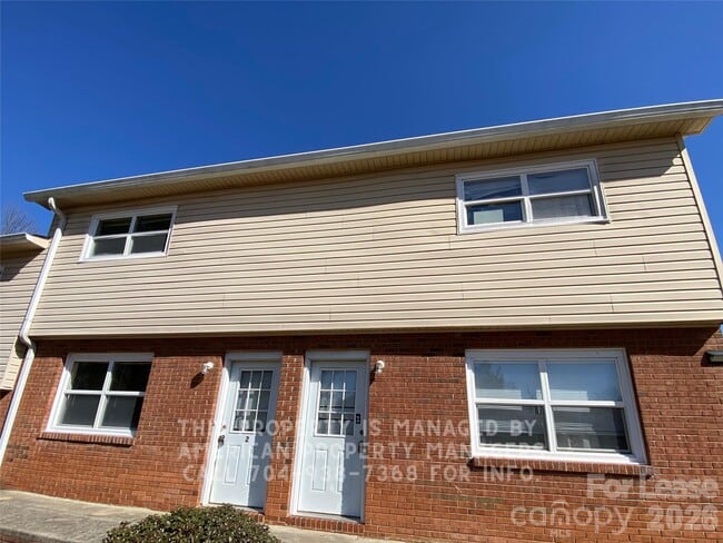 Building Photo - 1111 Arbor Dr Unit 2D