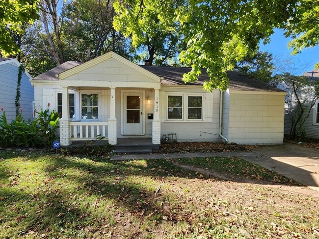 Building Photo - Spacious 3-Bedroom, 1-Bathroom Home AVAILA...