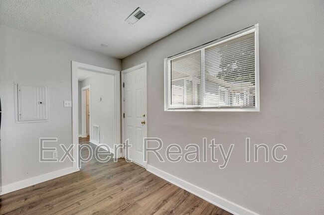 Photo - 1037 57th St