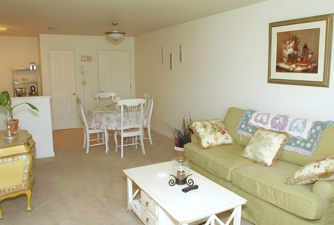 Photo - Brooke Pointe