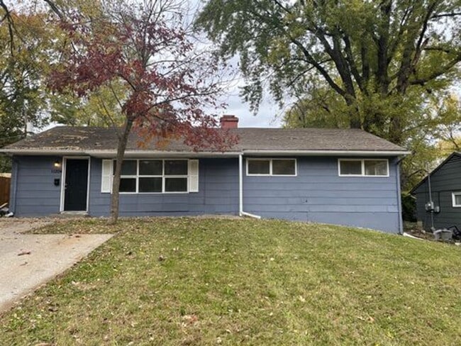 South KC 4Bed/1 Home Available Now! - South KC 4Bed/1 Home Available Now!