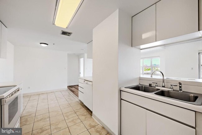 Photo - 250 S President St Unit 603