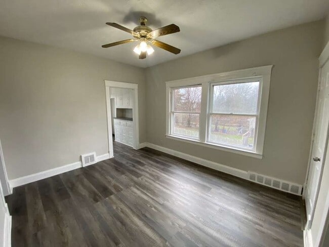 Photo - 7918 Force Ave Unidad 2