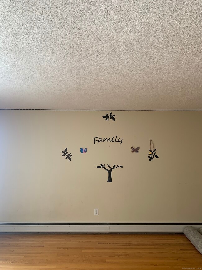 Photo - 30-1/2 Mallory St