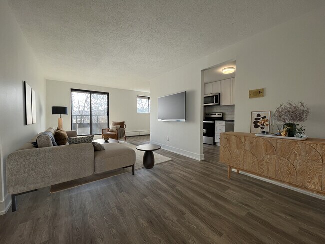 Photo - 205-215 Champlain Blvd