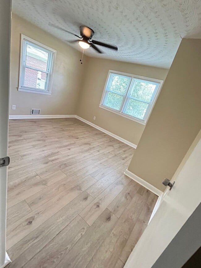 Photo - 1031 E Leicester Ave