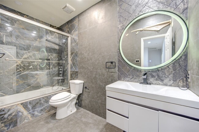 Building Photo - 9351 Royal Way