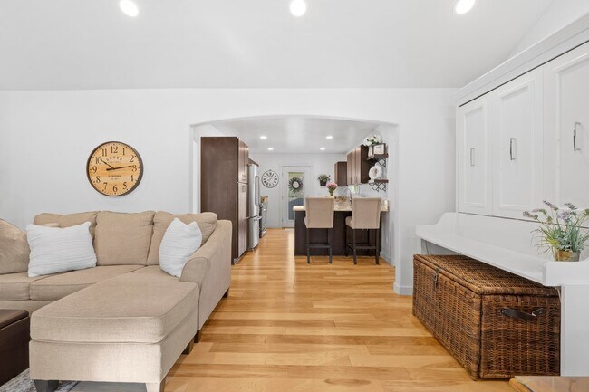 Photo - 740 Sterling St