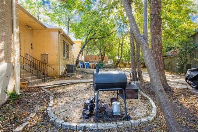 Photo - 405 E 32nd St