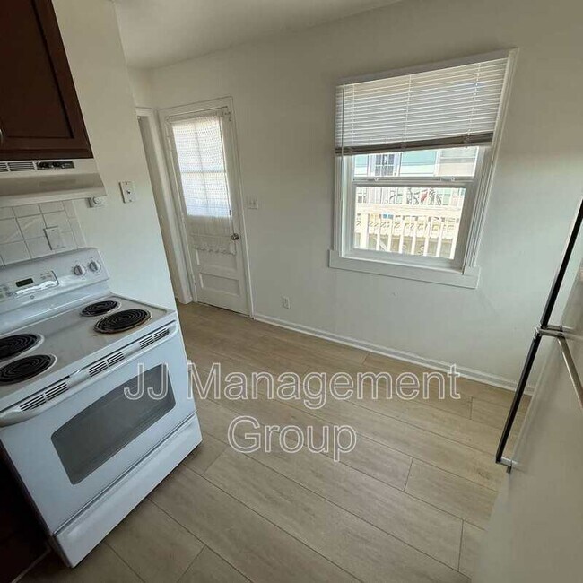 Photo - 1201 2nd St Unit Webster Apartments