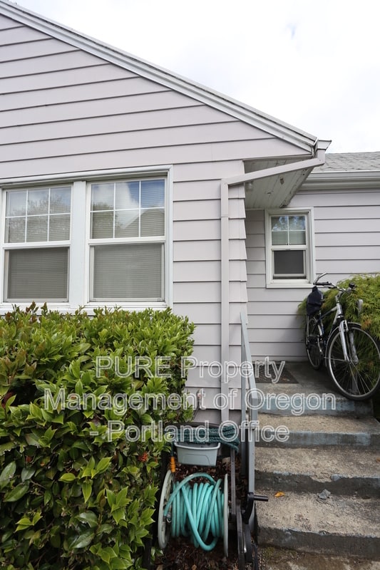 Building Photo - 715 NE 20th Ave