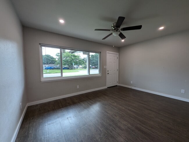 Living room with plenty of natural light - 1814 26th St W Unit 1816