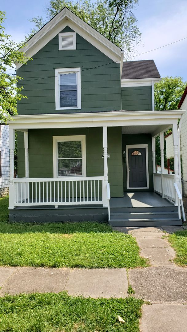 Beautifully updated and Spacious! 2 Bed House in Madisonville with walk through!! - Beautifully updated and Spacious! 2 Bed House in Madisonville with walk through!!